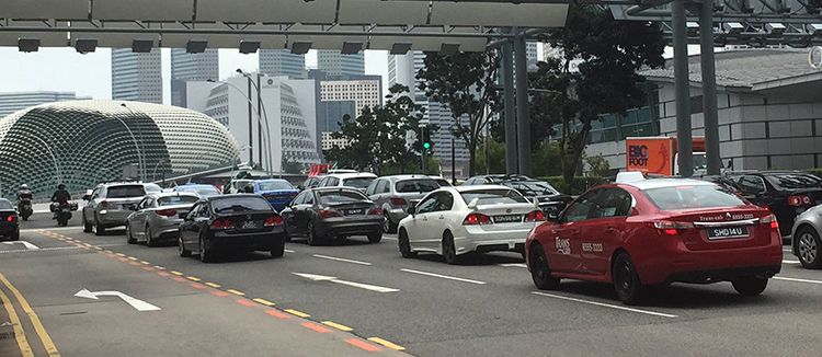 シンガポールのクルマ事情　～渋滞対策とスーパーカー～